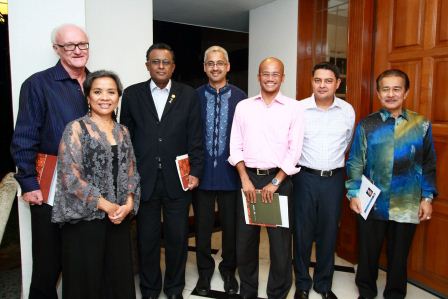 From left to right: High Commissioner Miles Kupa; Ms Zuly Chudori; Dato’ Selwyn Das, Deputy Secretary-General, Ministry of Foreign Affairs; Mr Ridwaan Jadwat; Mr Azran Osman-Rani, CEO, AirAsia X Sdn Bhd; Mr Mohd Ridzal Sheriff, Deputy Secretary General (Trade), Ministry of International Trade and Industry; and Dato' Azman Amin Hassan, Director General, Department of National Unity and Integration, Prime Minister's Department.